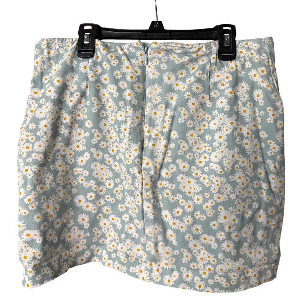 Wild Fable Mini Skirt Size 12 in Blue with Daisy Pattern
